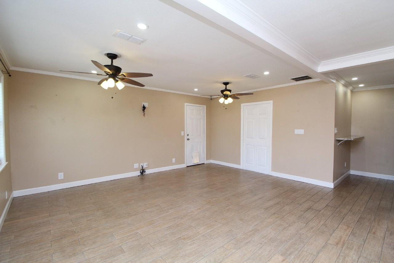 4674 Kingston Dr - Photo 3 of 20