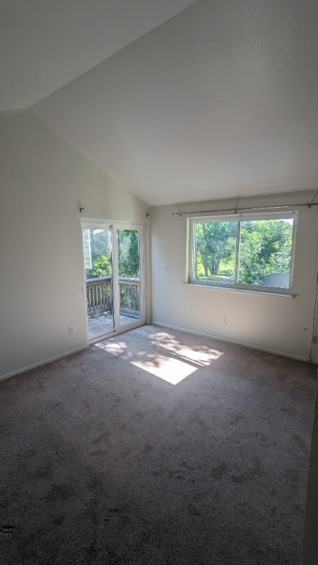 54 Ontario Ct - Photo 3 of 9