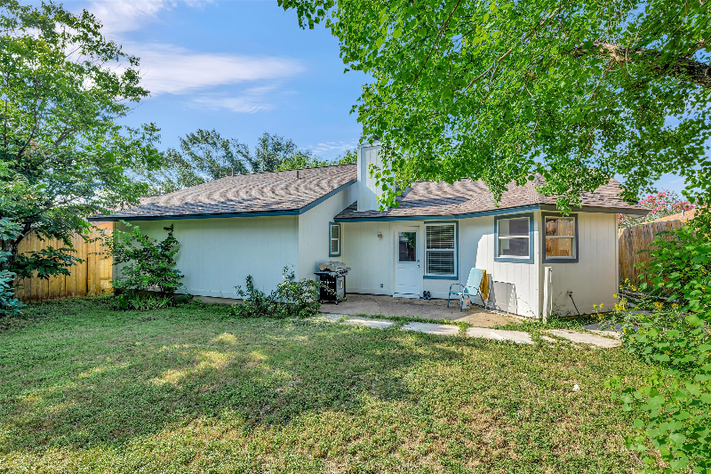 1308 Troy Ln - Photo 2 of 32