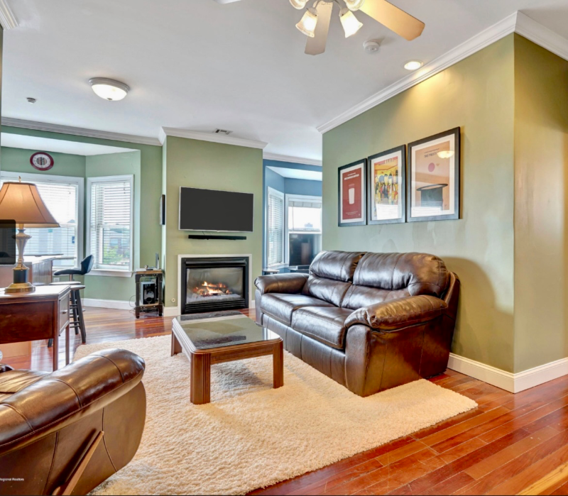908 Main St #3A - Photo 3 of 6