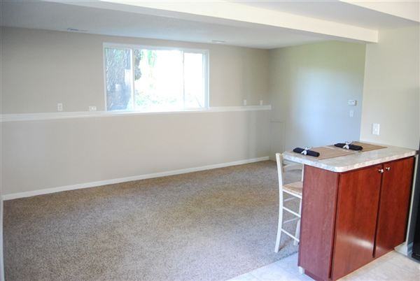 409 Beach St - Photo 2 of 9