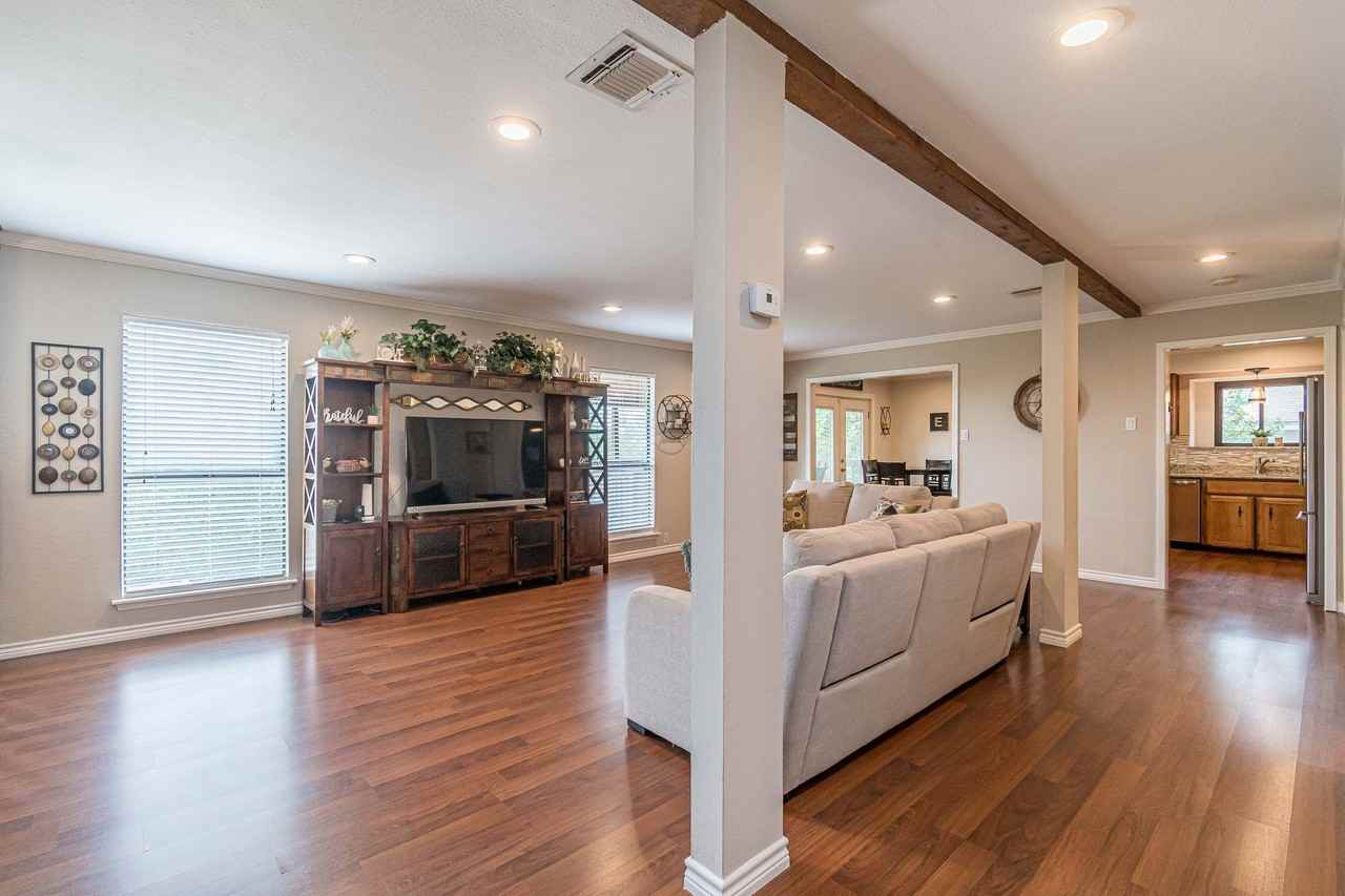 5202 5202 Tree Top StreetRetreat Style Home-Leon Valley #1 - Photo 3 of 34