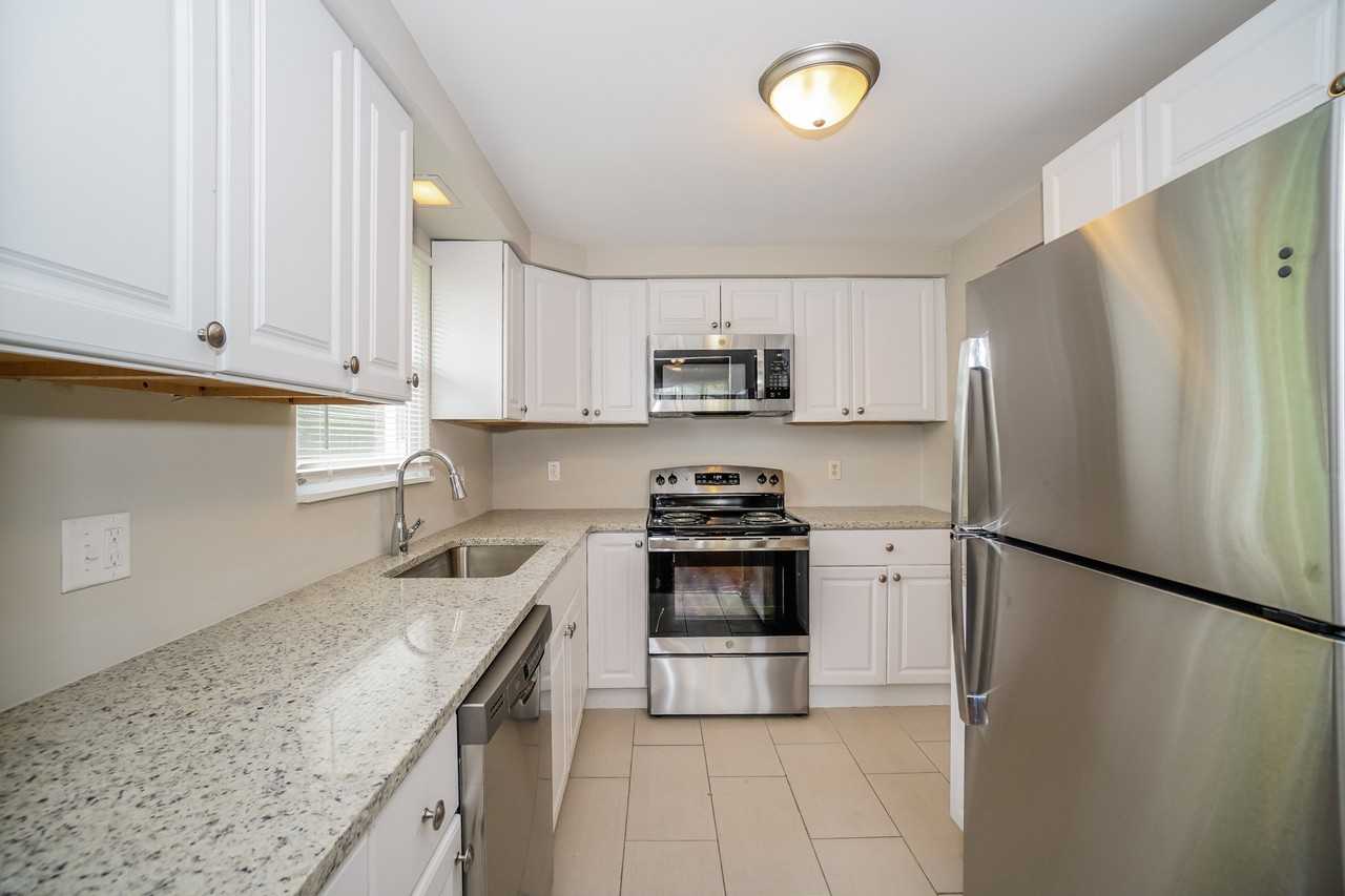 521 California Ave - Photo 3 of 16