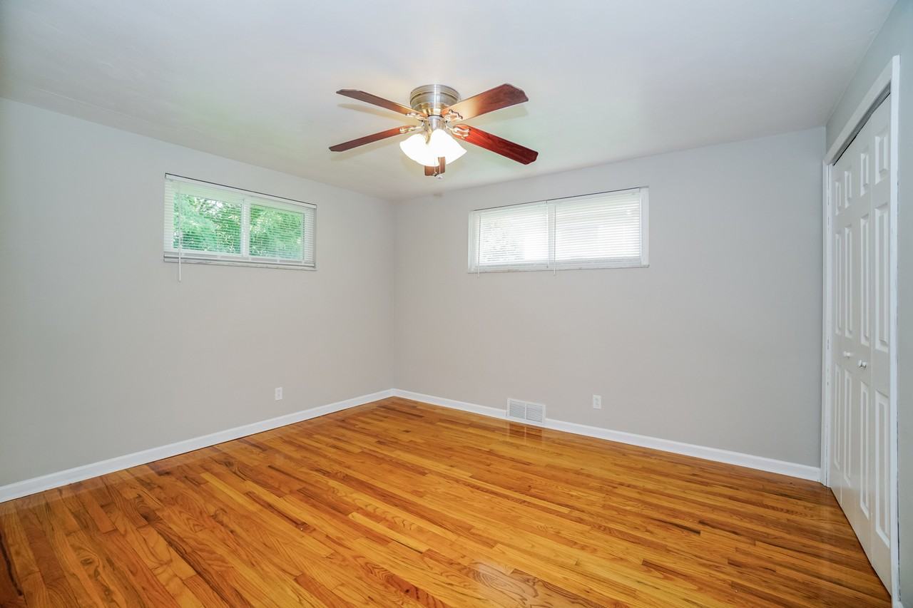 521 California Ave - Photo 5 of 16