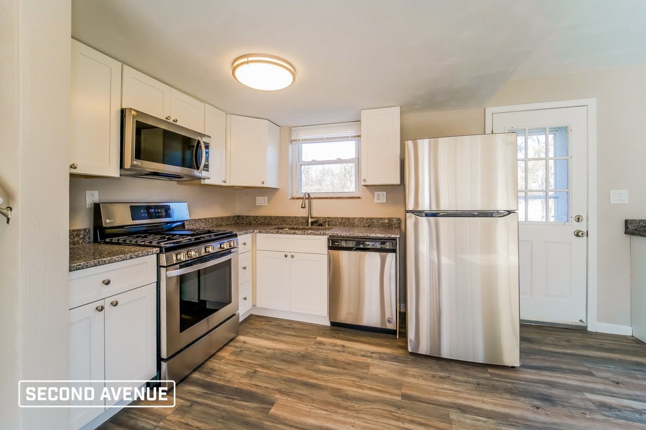 512 Holly Dr - Photo 2 of 20