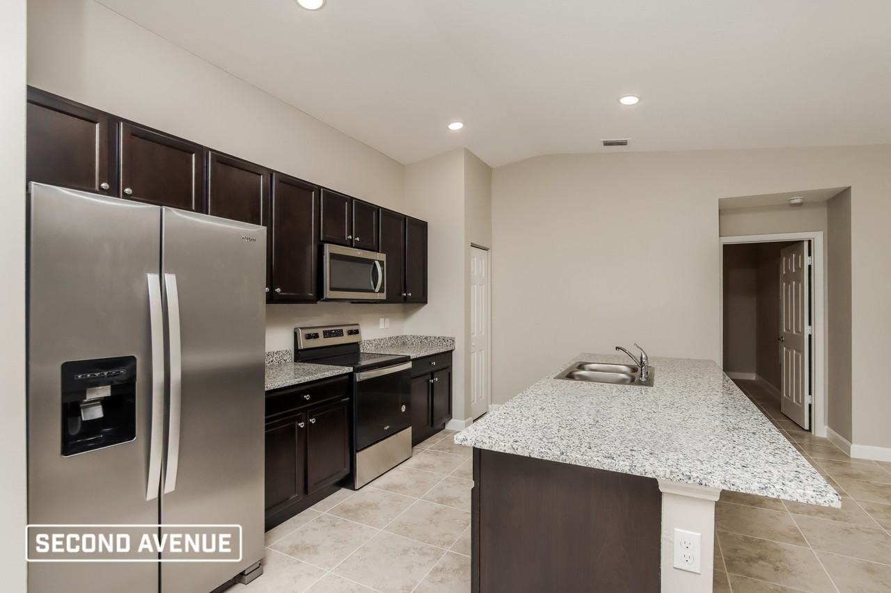 2743 Fling Ave Se - Photo 4 of 19