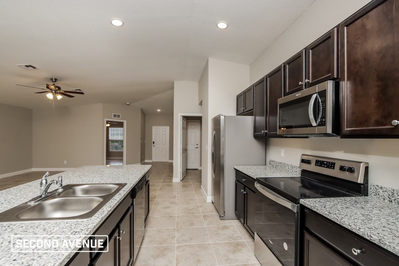 2743 Fling Ave Se - Photo 2 of 19