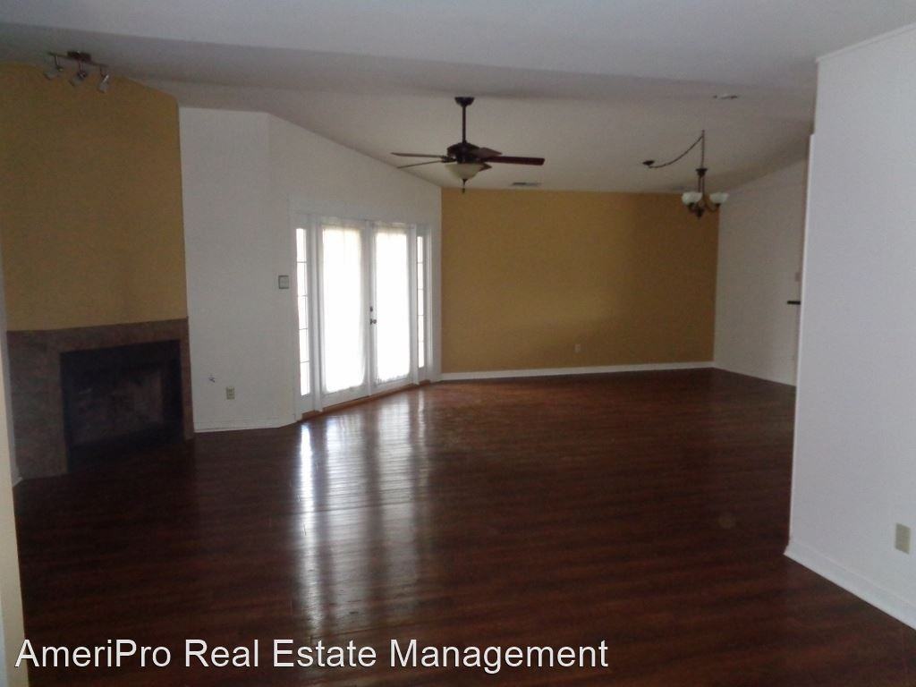 33 Pebble Beach St - Photo 2 of 10