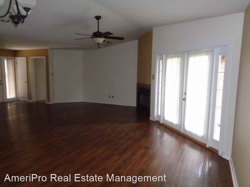 33 Pebble Beach St - Photo 3 of 10