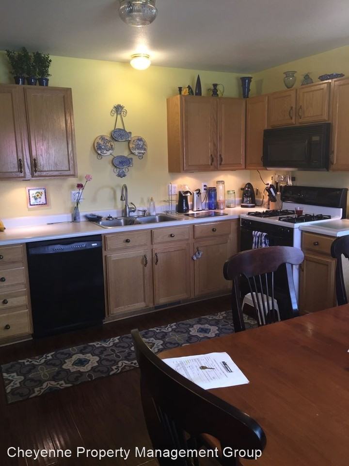 4616 Saddleback Dr - Photo 3 of 11