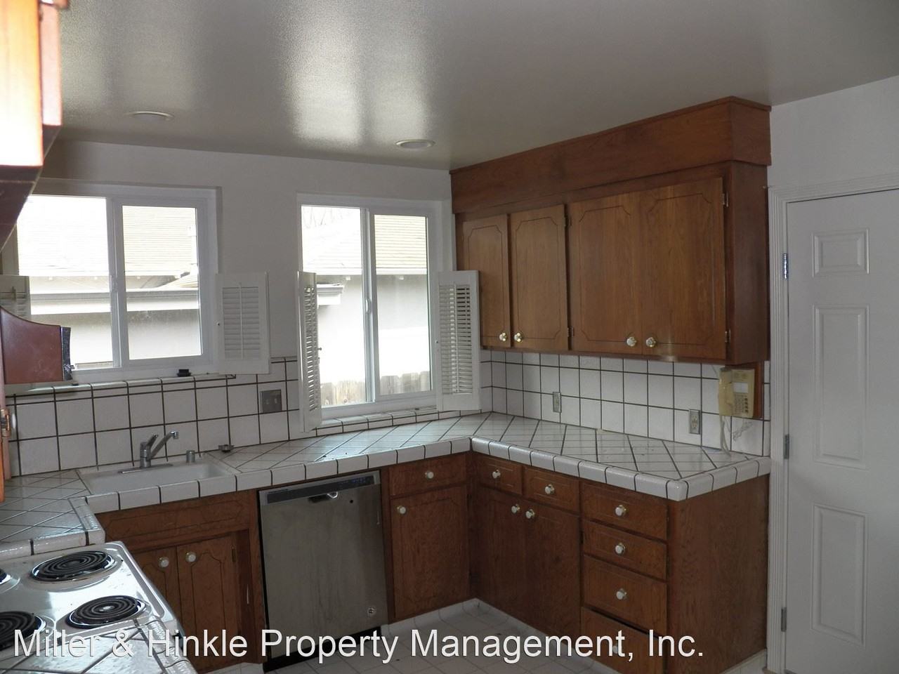 623 N Clover Ave - Photo 3 of 10