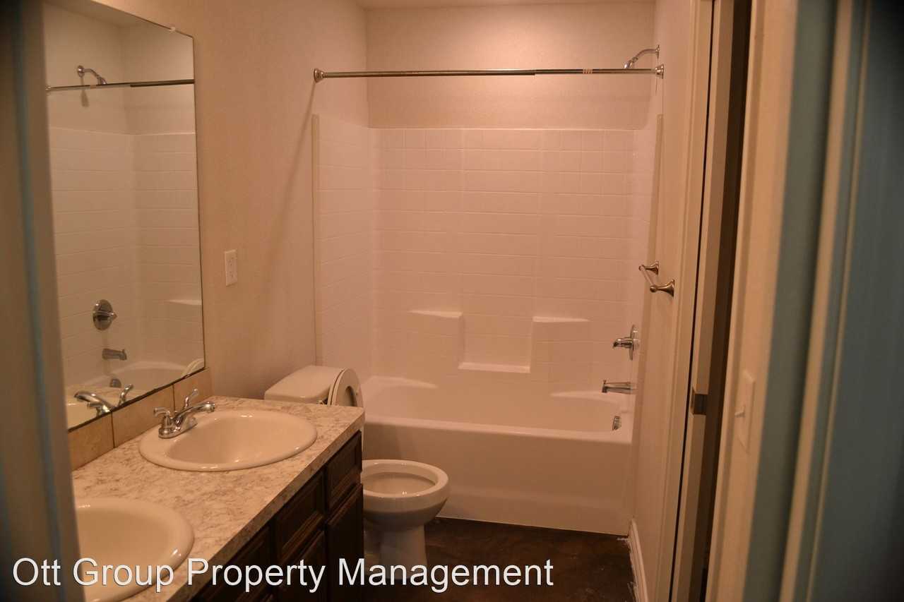 *108 Truman Ave - Photo 2 of 10