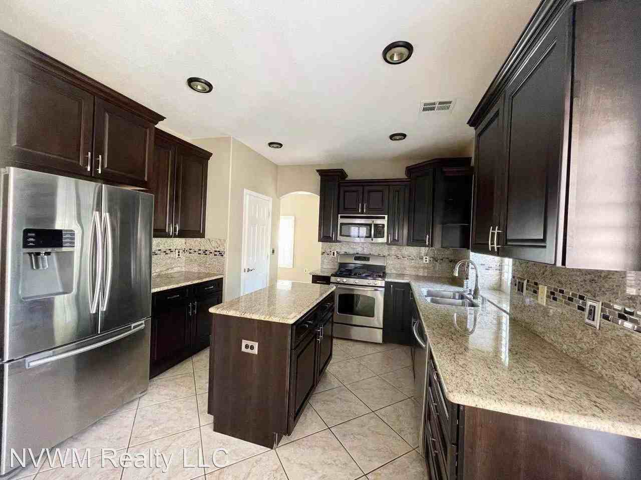 11257 Playa Caribe Ave - Photo 3 of 18