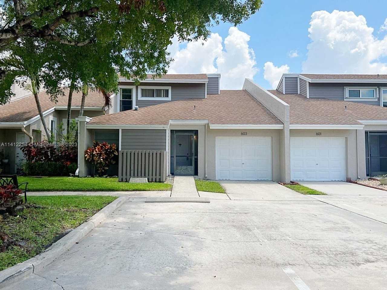 603 Woodgate Ln #D - Photo 2 of 8