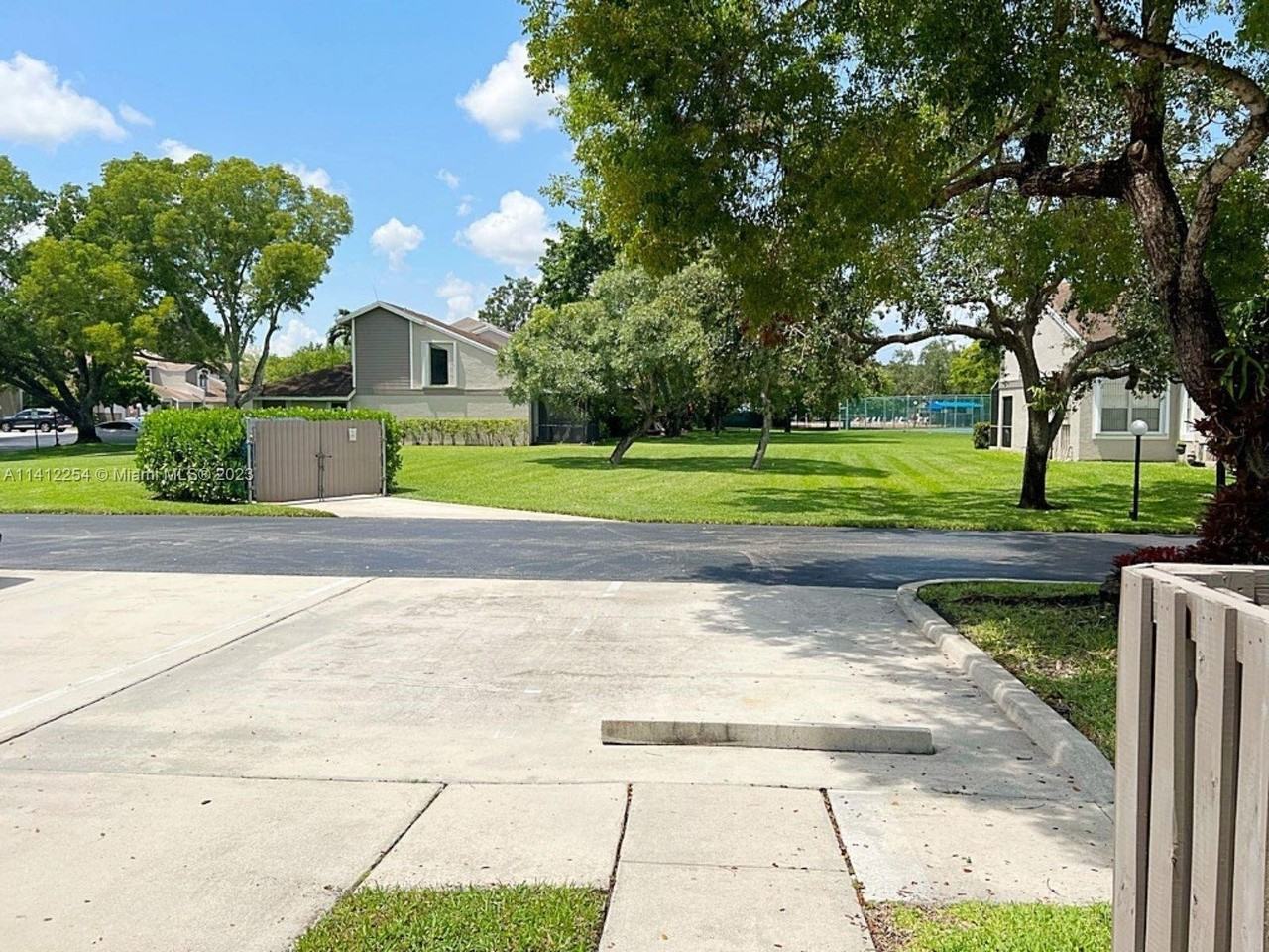 603 Woodgate Ln #D - Photo 3 of 8