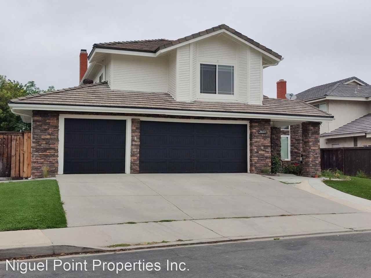 28101 Westfield Dr - Photo 2 of 49