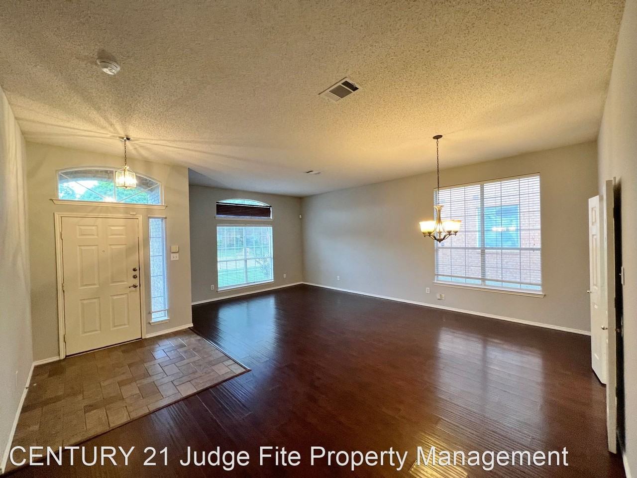 1222 Harvard Ln - Photo 2 of 11