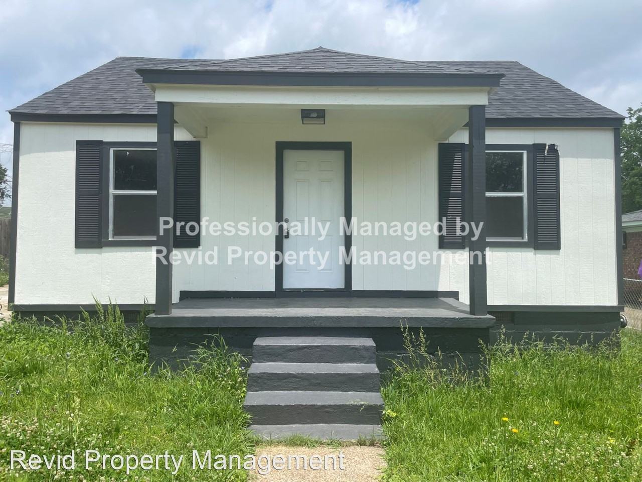 1882 E Person Ave - Photo 2 of 11