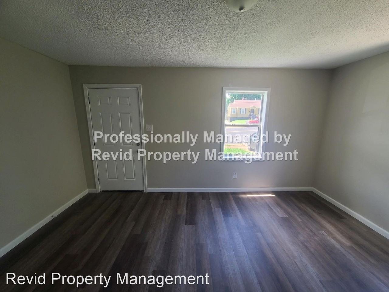 1882 E Person Ave - Photo 3 of 11