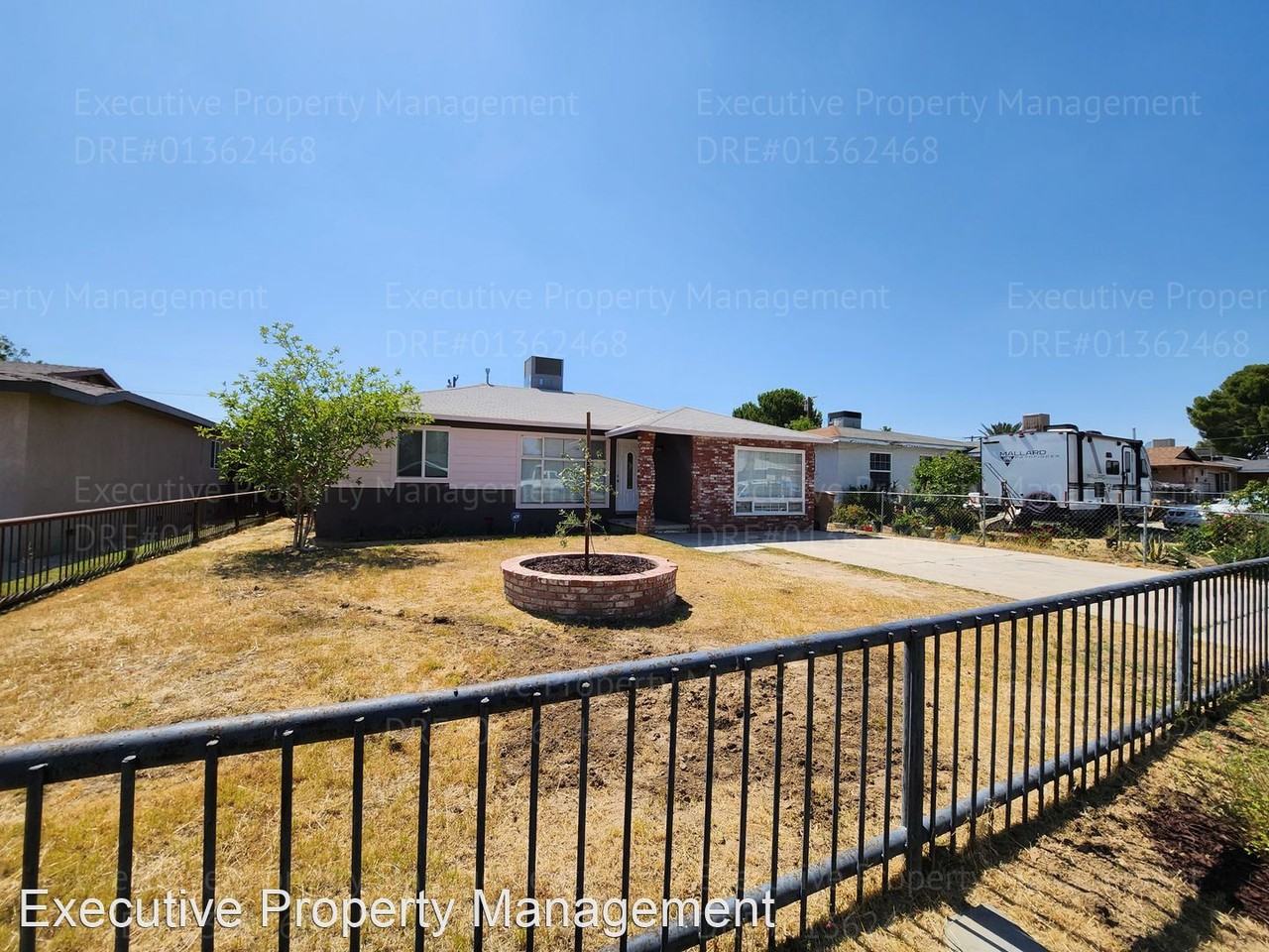 420 Larry St - Photo 2 of 27