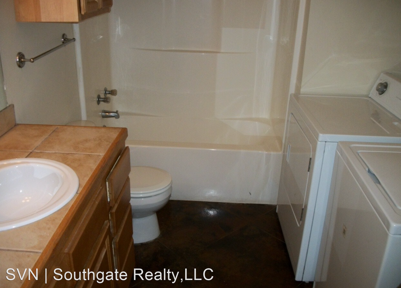 Campus Trail Apartment Homes - Photo 3 of 8