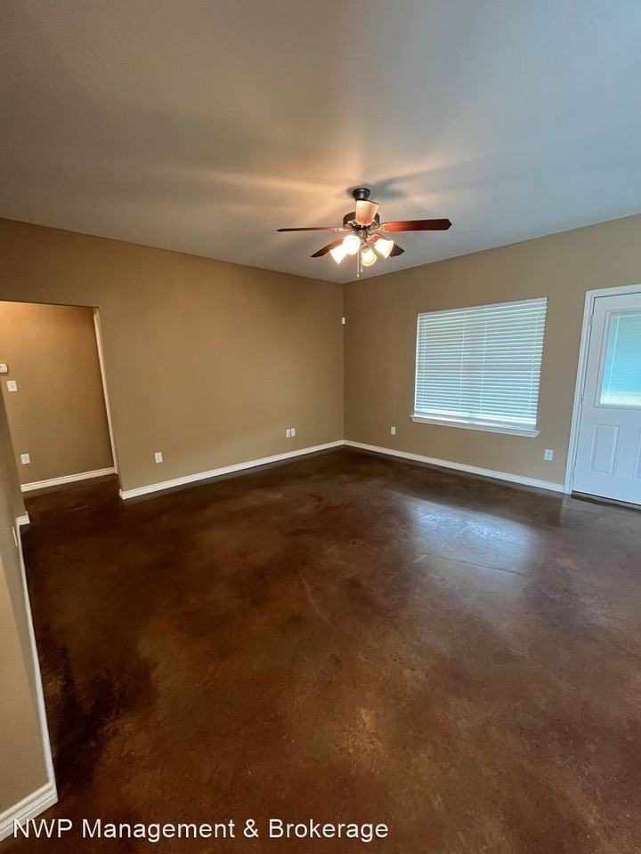 115 Bois D Arc Dr - Photo 2 of 12