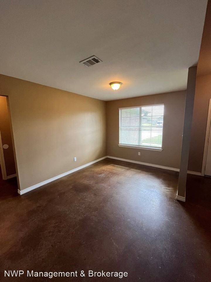 115 Bois D Arc Dr - Photo 3 of 12