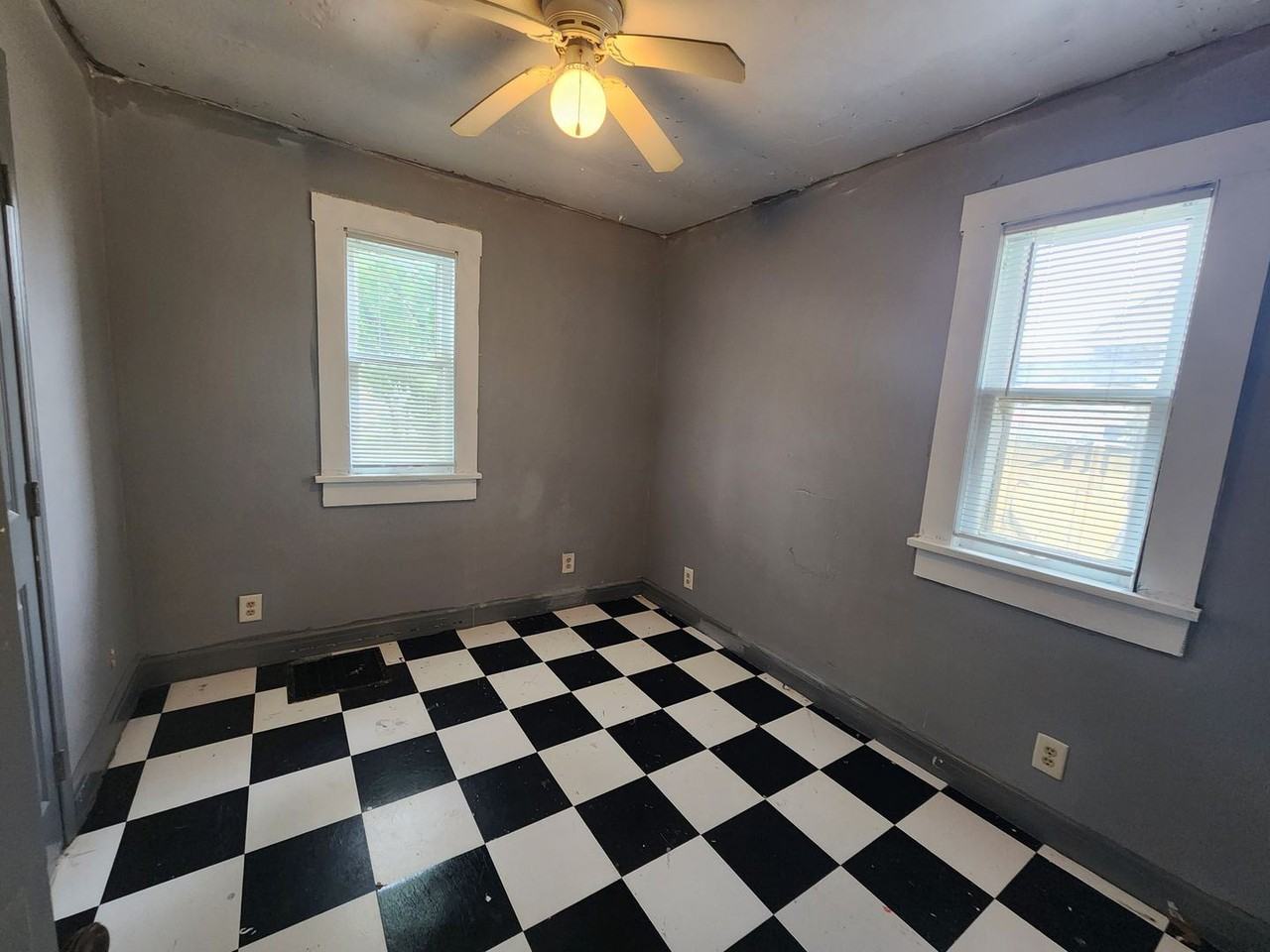 734 View Ave - Photo 3 of 7