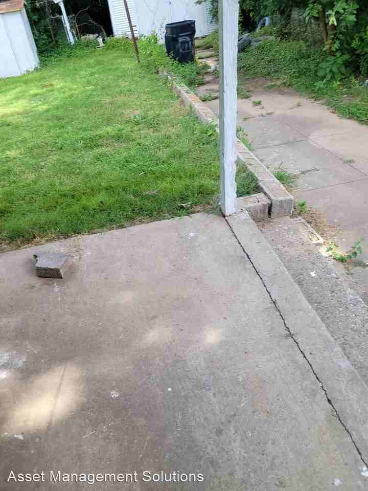 2336 Nw 14th St - Photo 2 of 35