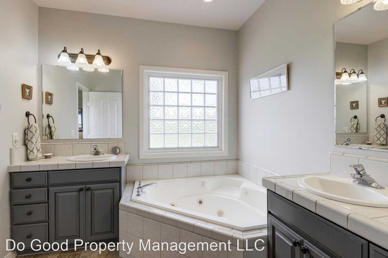 14860 Alkmaar St - Photo 3 of 40