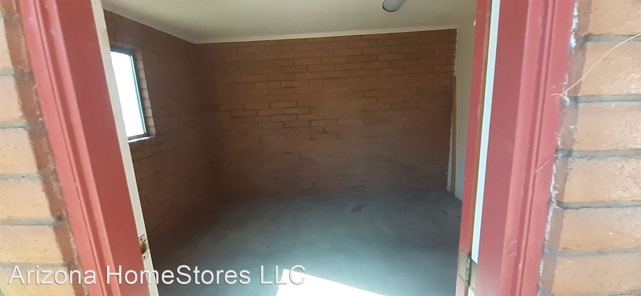 407 14th Ter - Photo 2 of 12