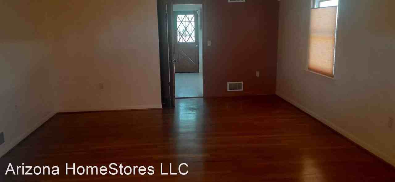 407 14th Ter - Photo 3 of 12