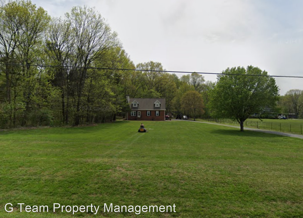 1010 Rogers Ln - Photo 2 of 2