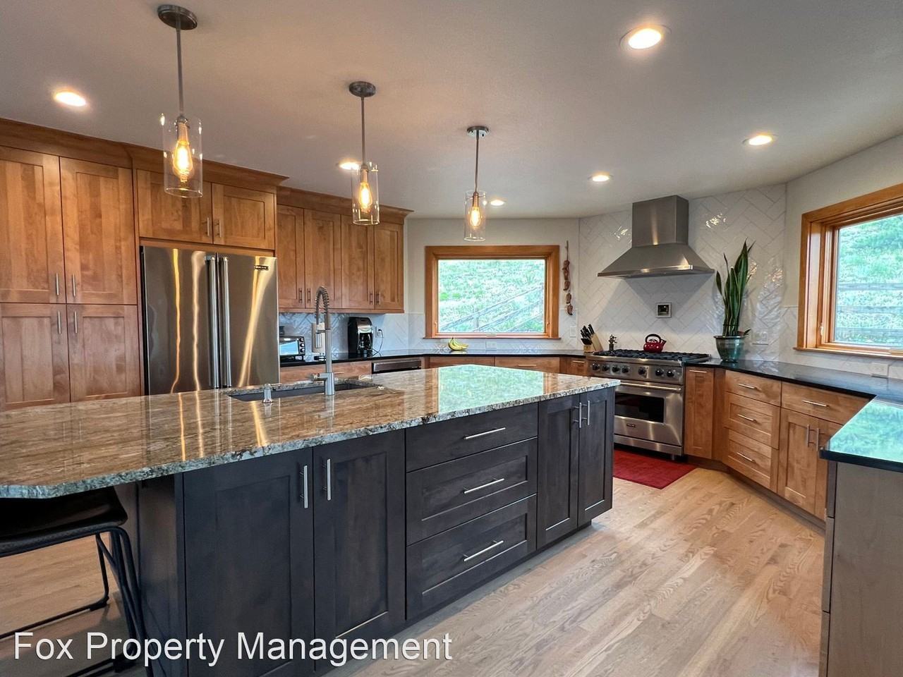 816 Mountain View Dr - Photo 3 of 28