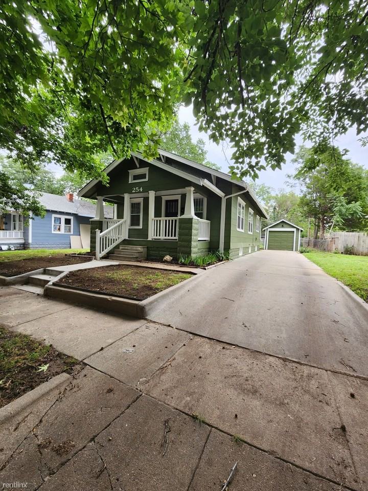 254 N Exposition St - Photo 2 of 14