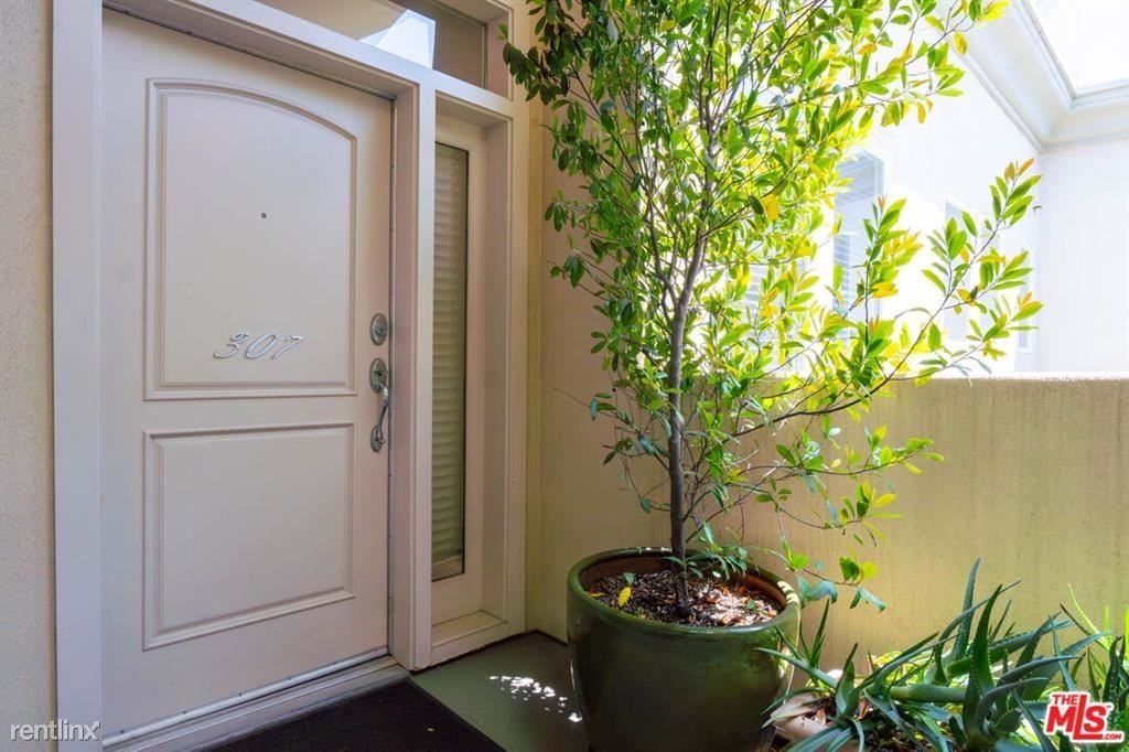 11961 Montana Ave #307