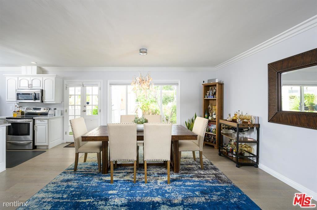 2623 Arizona Ave - Photo 2 of 9