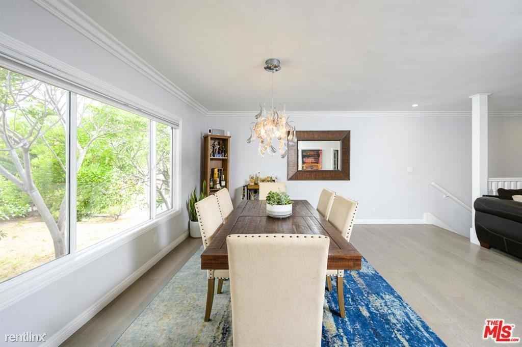 2623 Arizona Ave - Photo 3 of 9