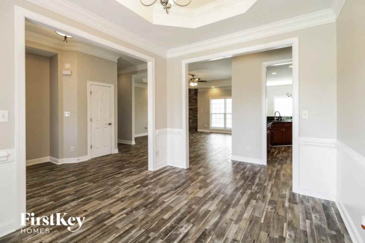 1005 Byron Ln - Photo 2 of 12