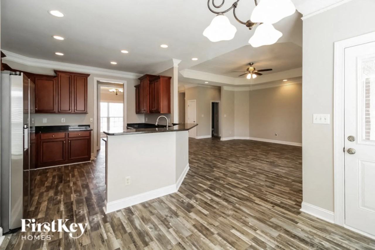 1005 Byron Ln - Photo 3 of 12