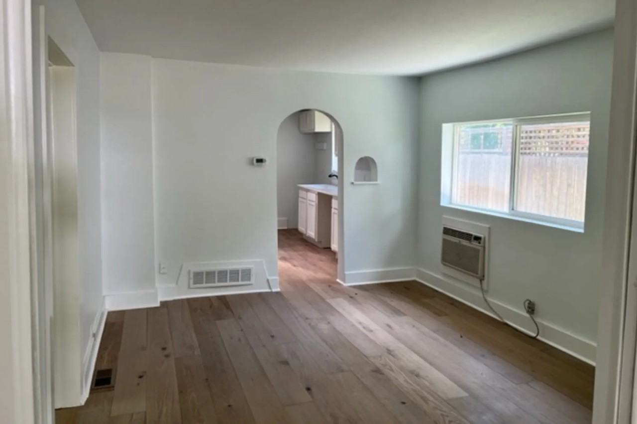 220 Wood St - Photo 3 of 9