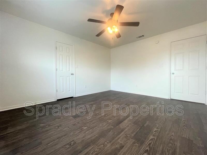 4501 John David Dr Apt B - Photo 5 of 10