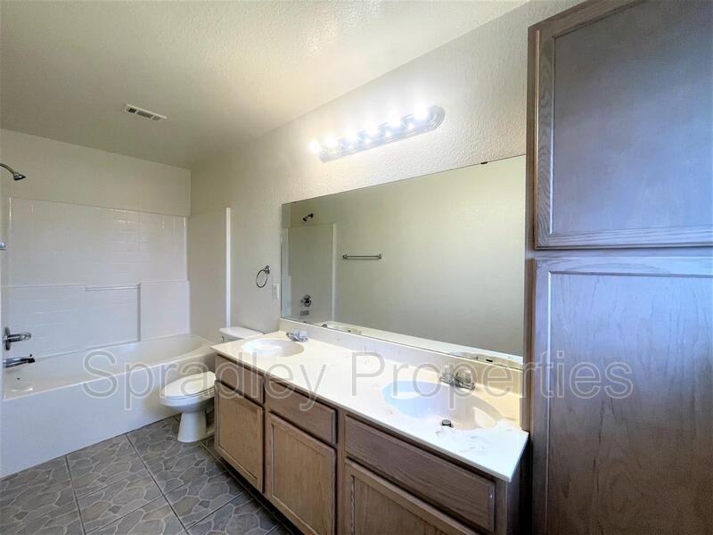 4501 John David Dr Apt B - Photo 6 of 10