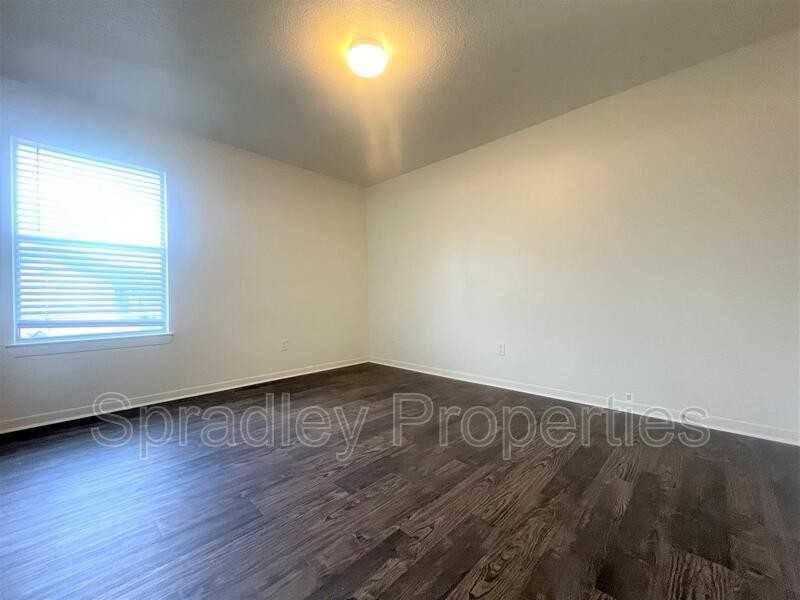 4501 John David Dr Apt B - Photo 7 of 10