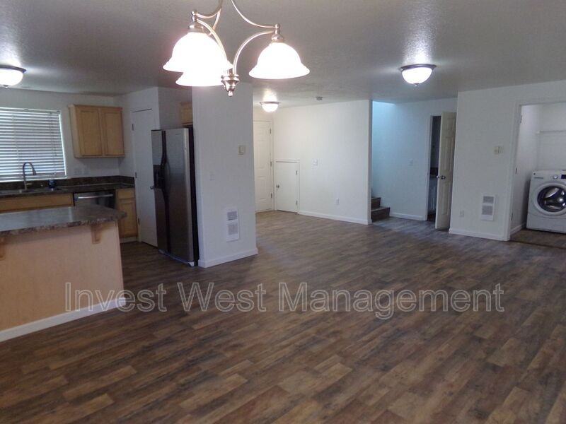 1138 W St - Photo 2 of 19