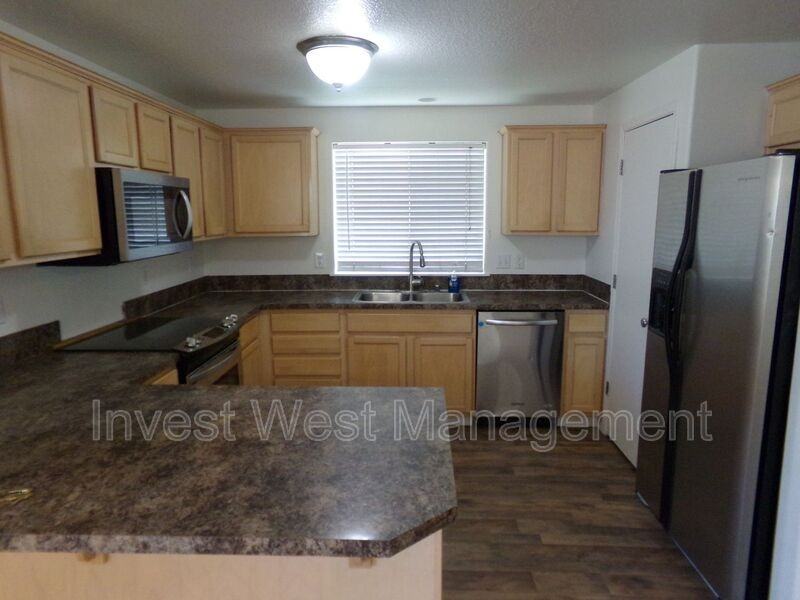 1138 W St - Photo 3 of 19