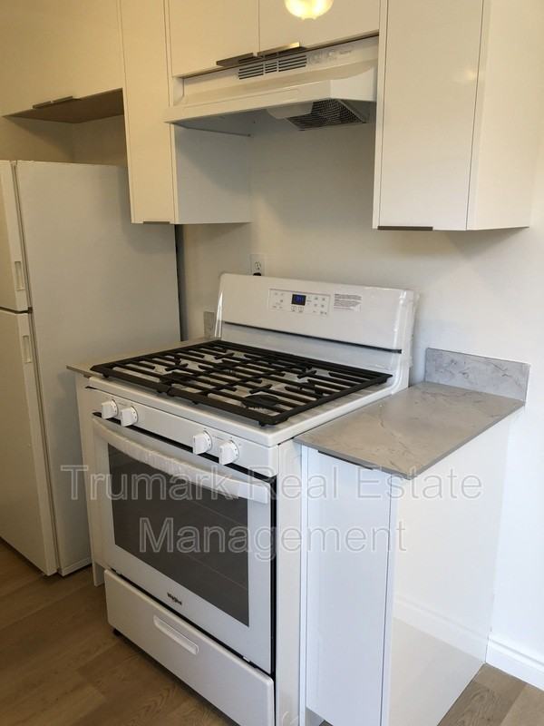 1005 E Garfield Ave #7 - Photo 3 of 12