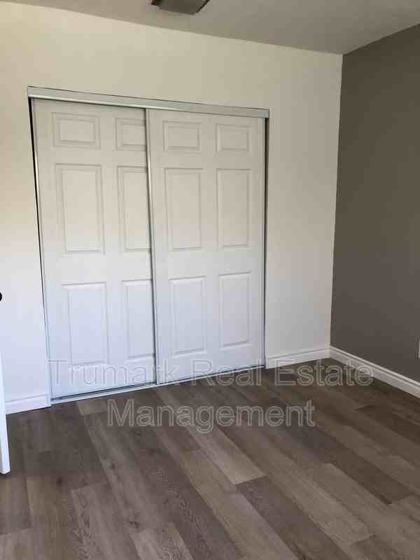 1005 E Garfield Ave #7 - Photo 4 of 12