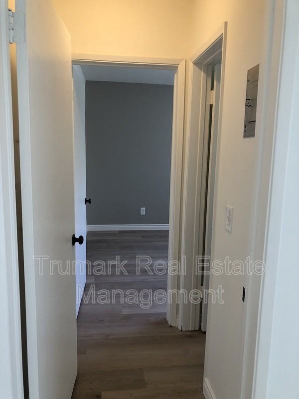 1005 E Garfield Ave #7 - Photo 7 of 12