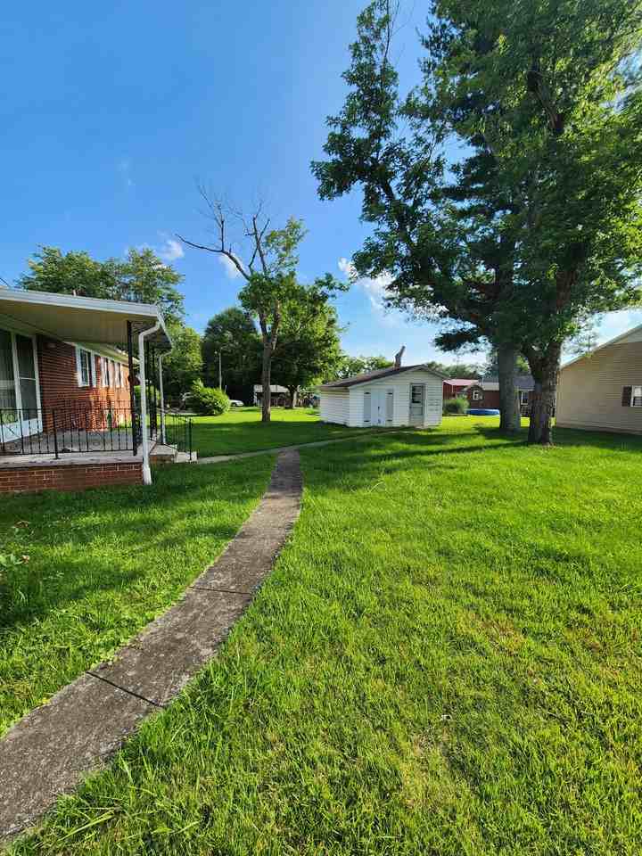 267 N Spring St - Photo 2 of 11
